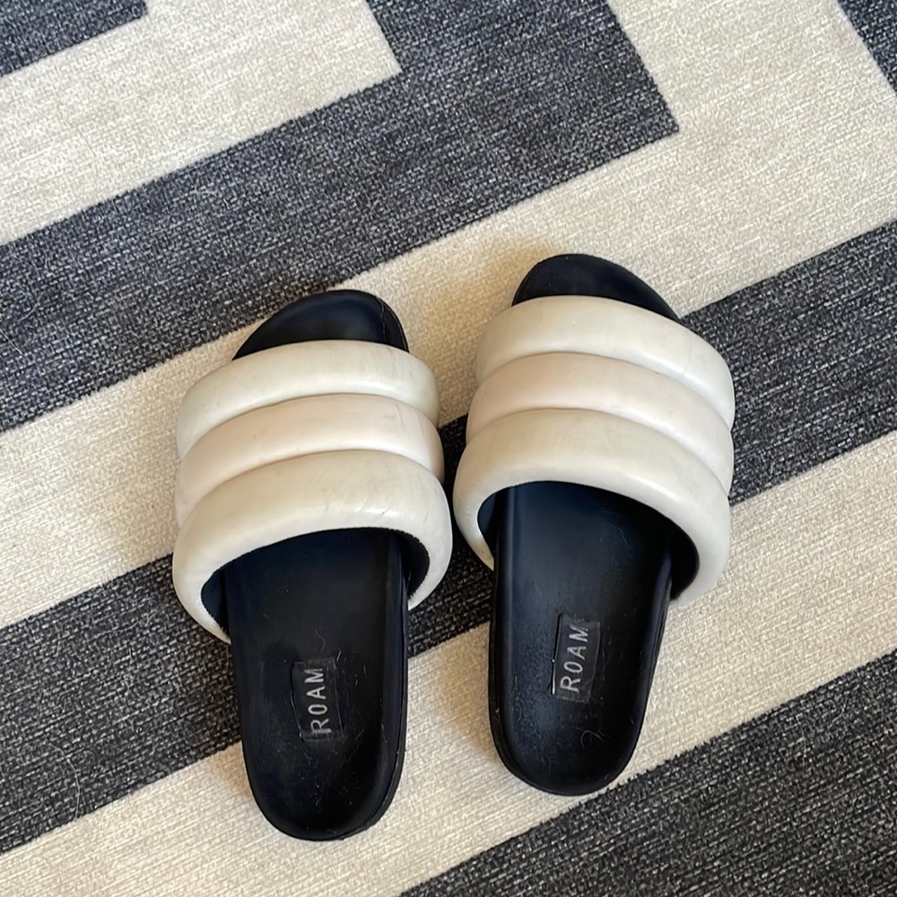 ROAM grey puffy slides